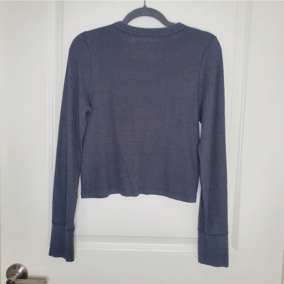 Aerie Gray Waffle Knit Thermal Cropped Long Sleeve Top - Picture 4 of 7